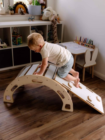 Bujak Montessori M biały + zjeżdżalnia ze ścianką + poduszka różowa