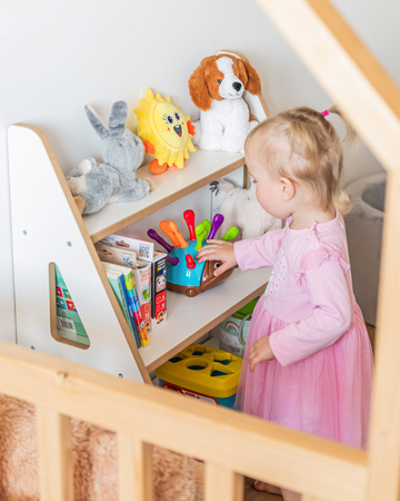 Regał Montessori na książki i zabawki