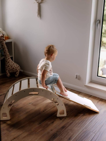 Bujak Montessori M biały + zjeżdżalnia ze ścianką + poduszka różowa