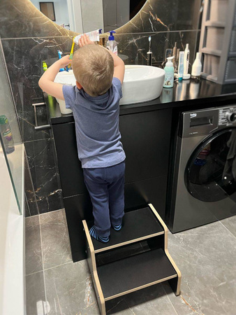 Podest kuchenny dla dziecka czarny