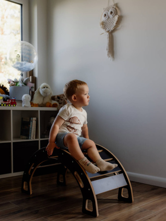 Bujak Montessori czarny M + zjeżdżalnia ze ścianką + poduszka beżowa